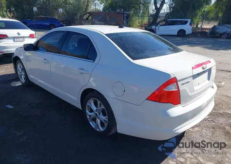 2012 Ford Fusion Se z USA, uszkodzony, nr VIN 3FAHP0HG3CR305762